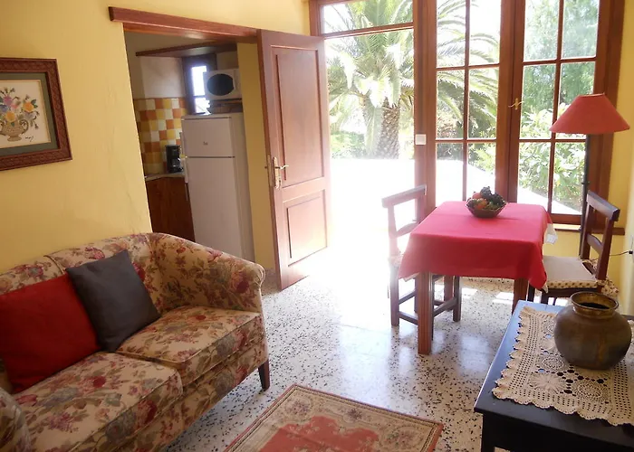 Anton Piche With Pool-adults Only Kır Evi *