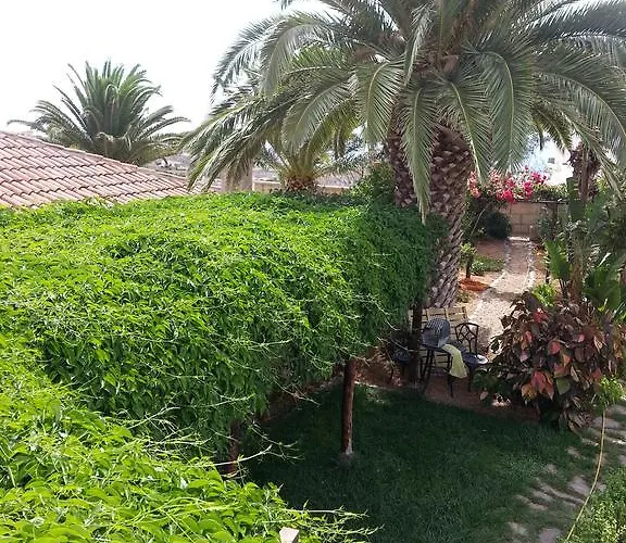 Anton Piche With Pool-adults Only Kır Evi *