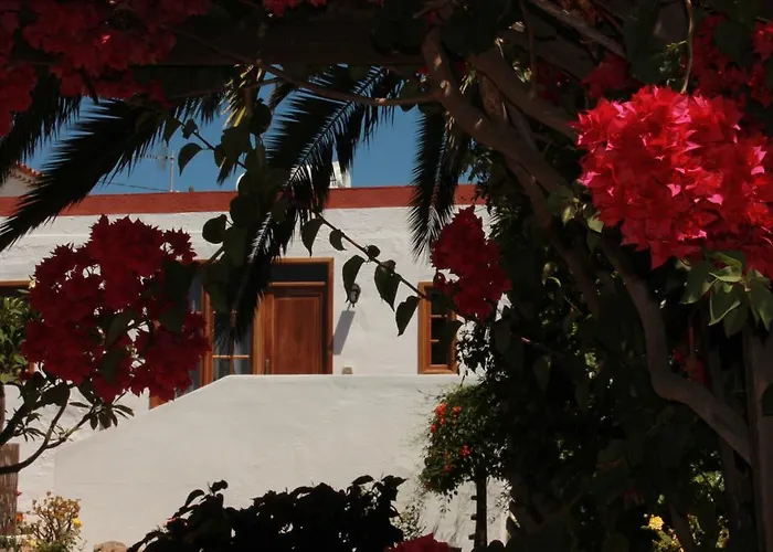 Anton Piche With Pool-adults Only Kır Evi *